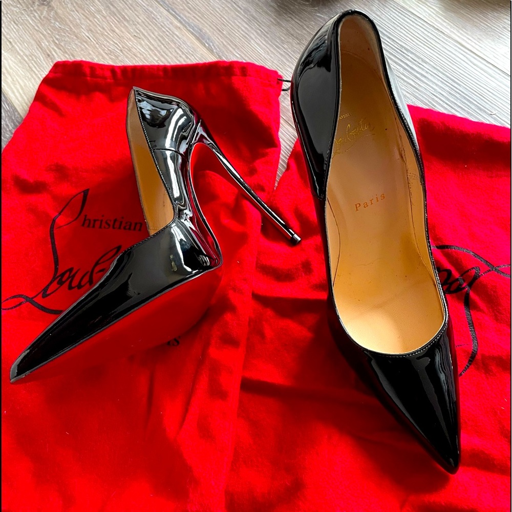 Beautiful black patent leather stiletto!